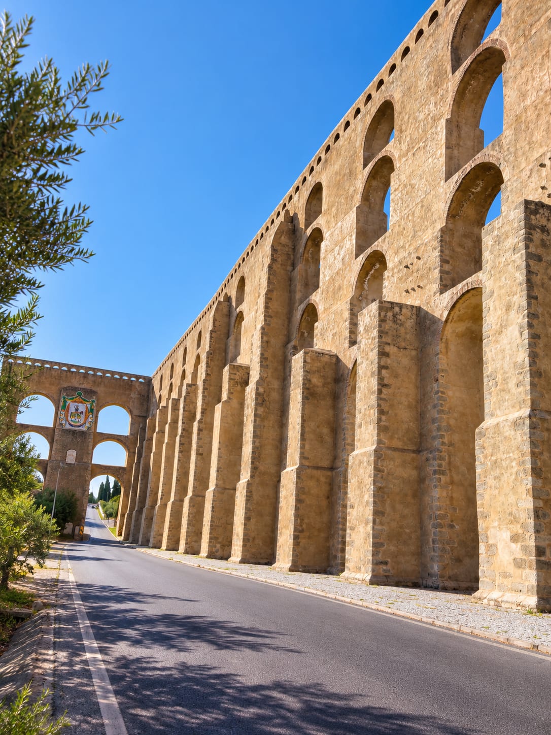 Arcos do Aqueduto da Amoreira